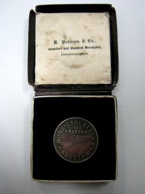 1906-7 New Zealand International Exhibition Silver Medal (back)