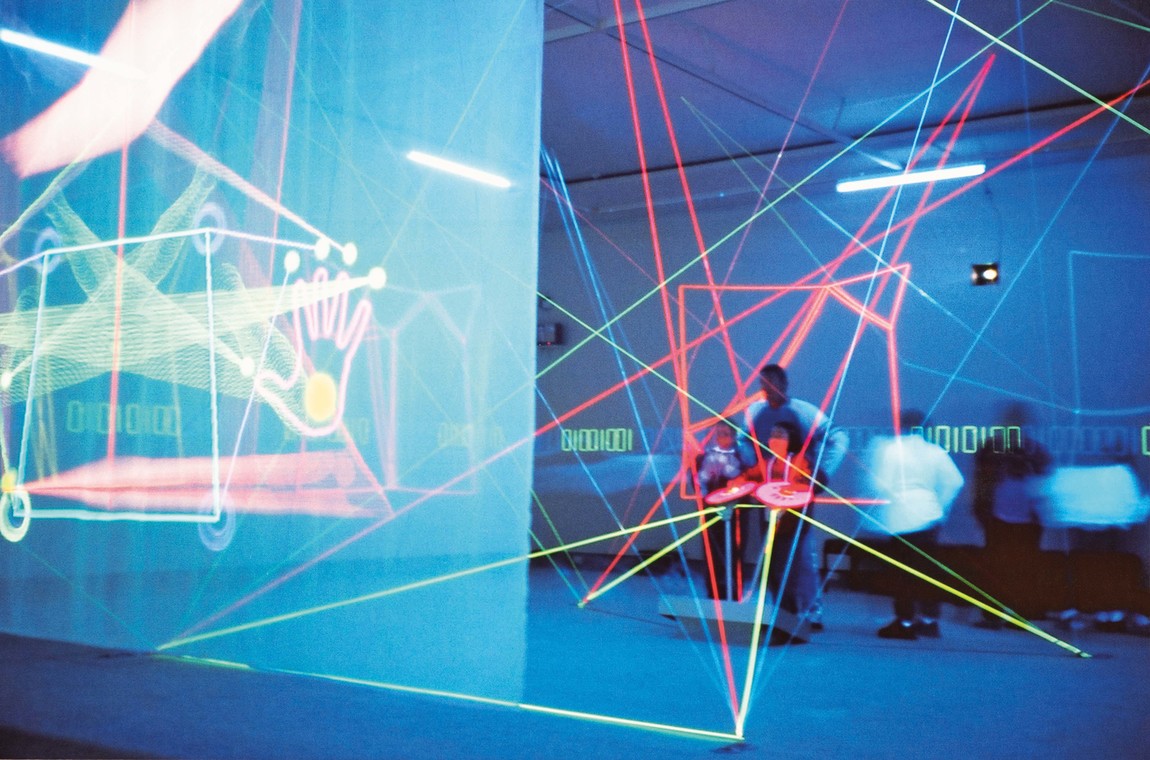 Maureen Lander and John Fairclough Digital String Games II (installation view) 2000. Interactive digital installation. Courtesy of Te Tuhi, Tāmaki Makaurau Auckland