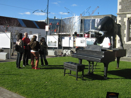 Michael Parekowhai Chapman's Homer 2011. Bronze, stainless steel. Courtesy of the artist and Michael Lett, Auckland