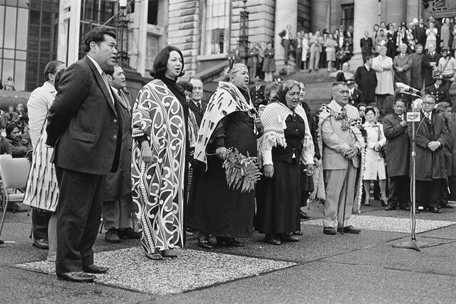 1975 Māori Land March, Parliamentary welcome. Left to right: Matiu Rata, Whetū Tirikātene-Sullivan, Hārata Ria Te Uira Solomon, Sally Marshall, Tarawara Kātene.