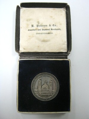 1906-7 New Zealand International Exhibition Silver Medal (front)