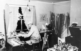 Len Lye painting the film Colour Flight, 1938. Len Lye Foundation Collection, Govett-Brewster Art Gallery and Len Lye Centre