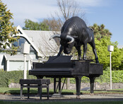Michael Parekowhai - Chapman's Homer