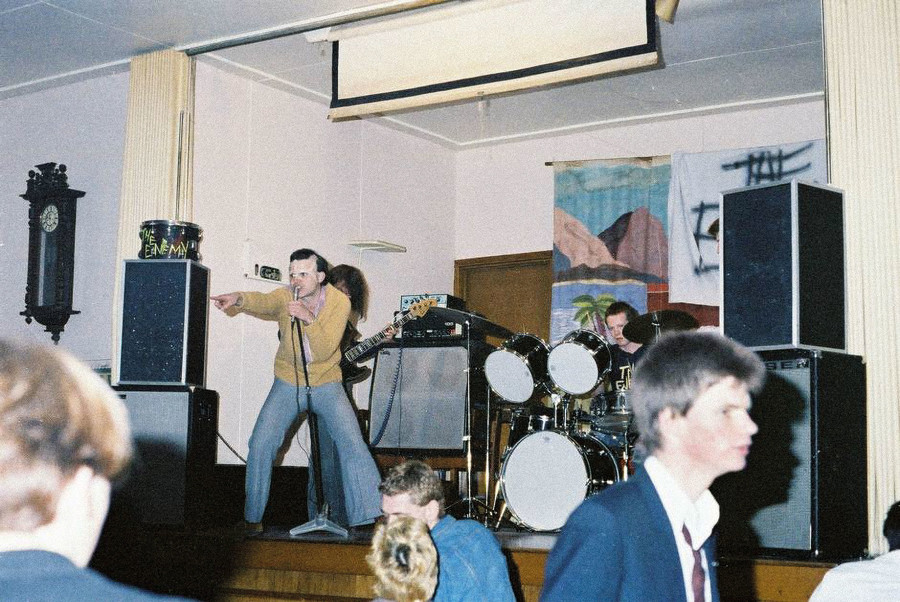 Jeff Batts The Enemy Roger Shepherd in theforeground Beneficiaries Hall Dunedin 1978Photograph Collection of Jeff Batts Dunedin