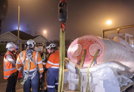 Installation of Ronnie van Hout’s Quasi (2016). Steel, polystyrene and resin. Commissioned by Christchurch Art Gallery Te Puna o Waiwhetū. Courtesy of the artist