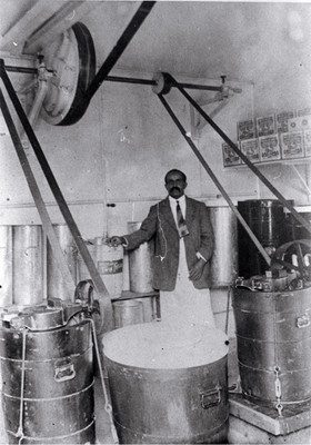Sali Mahomet making icecream in his 'dairy' behind his house at 69 Caledonian Road, St Albans, c.1910. Via Chrishurch City Libraries.