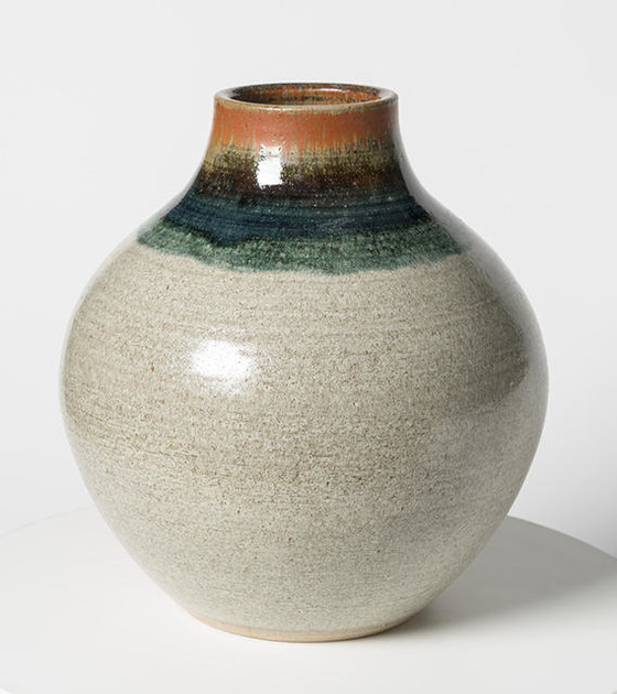 Large pot Christchurch Art Gallery Te Puna o Waiwhetū