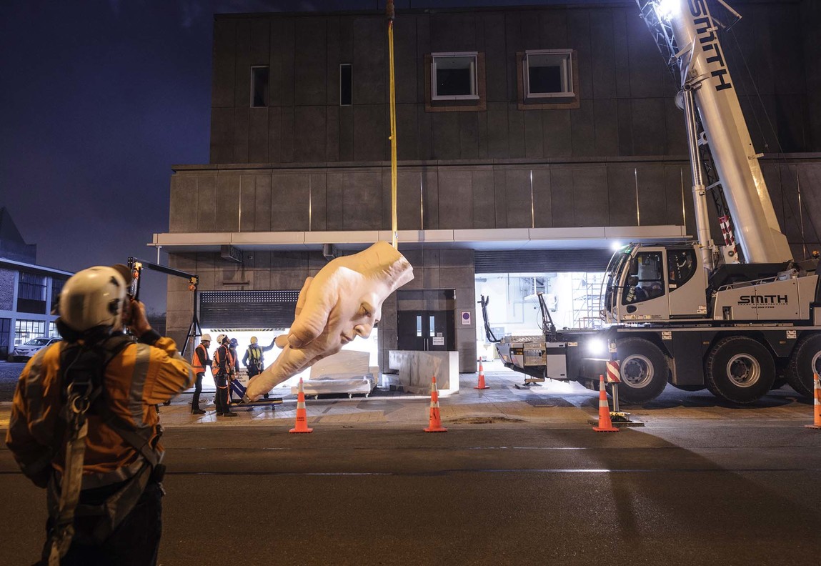 Installation of Ronnie van Hout’s Quasi (2016). Steel, polystyrene and resin. Commissioned by Christchurch Art Gallery Te Puna o Waiwhetū. Courtesy of the artist