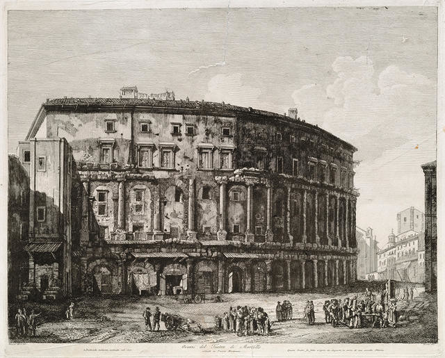Avanzi del Teatro di Marcello situato in Piazza Montanara