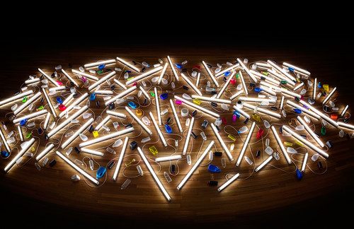 Bill Culbert Pacific Flotsam 2007. Fluorescent light, electric wire, plastic bottles. Collection of Christchurch Art Gallery Te Puna o waiwhetū, purchased 2008. Reproduced with permission