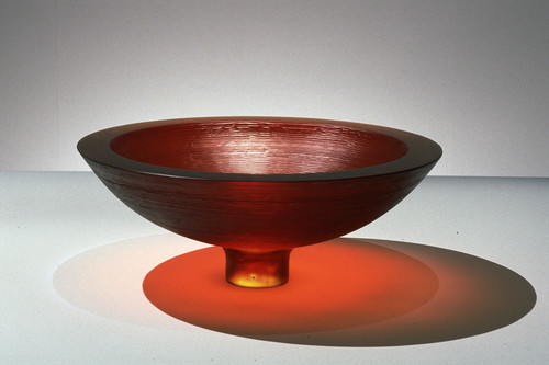 Ann Robinson Wide bowl 1999. Glass - 45% lead crystal. Collection of Christchurch Art Gallery Te Puna o Waiwhetū, purchased 1999