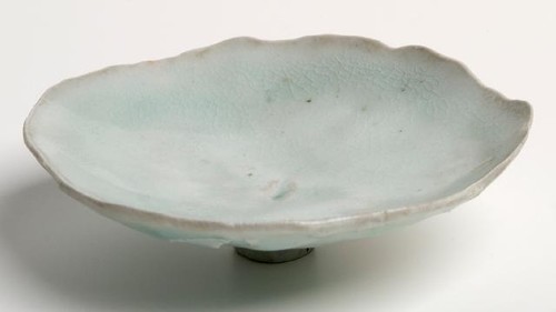 David Brokenshire Bowl 1974. Stoneware. Collection of Christchurch Art Gallery. Reproduced courtesy of David Brokenshire.