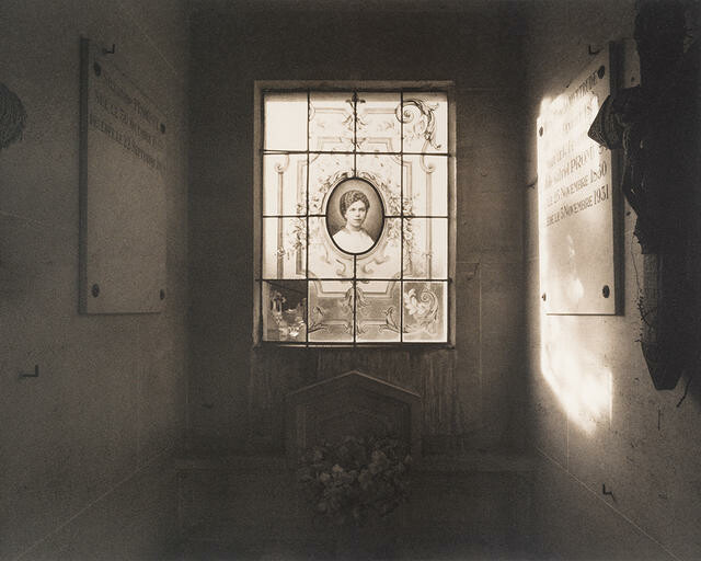 Interior, Tomb, Epernay, Champagne, France, 22 September 1994